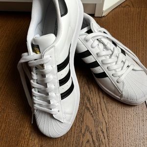 BRAND NEW Adidas Superstar Sneaker